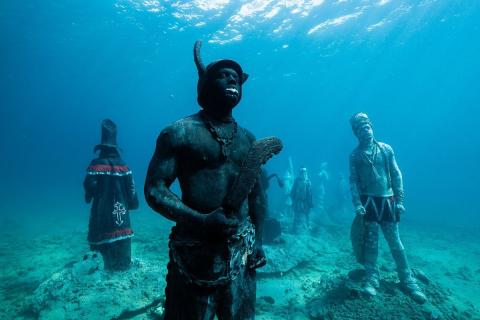 Sculpture Diving