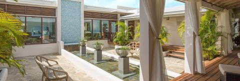 Luxurious Resort Outdoor Area With Water Features Luxurious outdoor resort area with reflective water feature and lush greenery