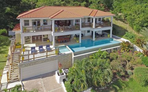 Luxurious Spanish-style house with pool and landscaped gardens