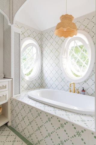The image shows a bright and tastefully decorated bathroom