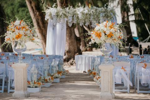 This image shows an elegantly arranged beach wedding setup