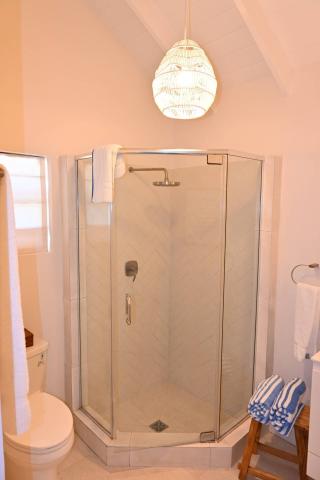 This image shows a neatly arranged bathroom