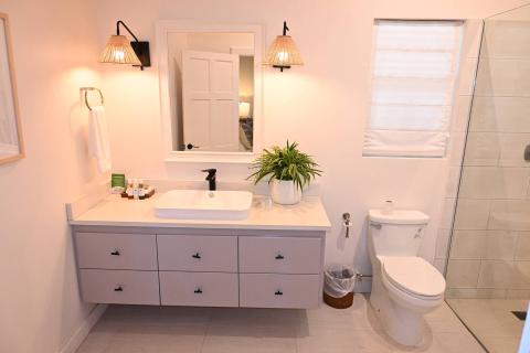 This image shows a well-designed modern bathroom