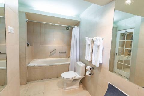 The image shows a modern bathroom