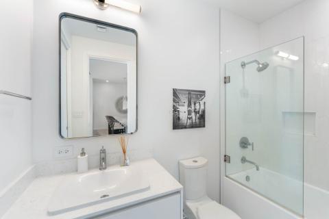 ONE Canal Point: Modern, Neatly Arranged Bathroom with Clean Aesthetic