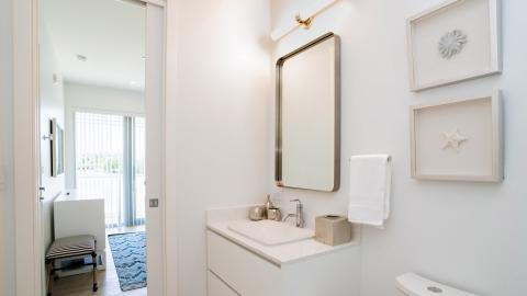 Minimalistic and Serene Modern Bathroom with Nautical Touches