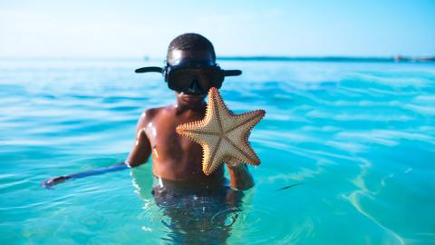Boy-with-starfish