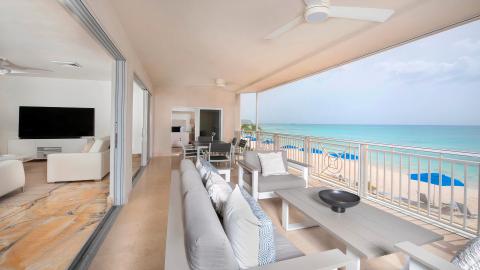  Luxurious beachfront room with balcony