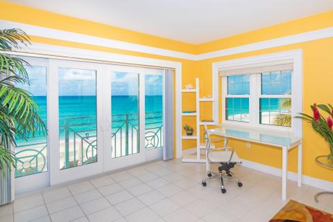  Bright room with ocean view