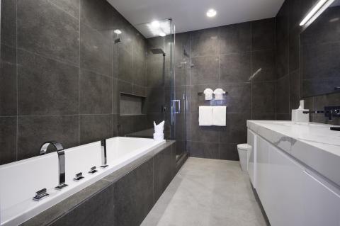 6 - 306 Master Bath.jpeg