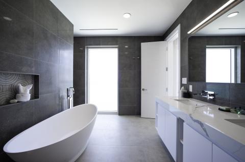8 - 503 Bathroom.jpeg