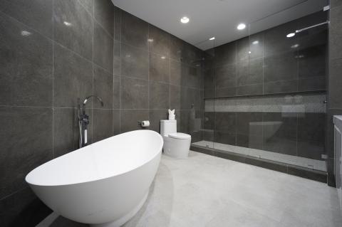 404 Master Bath.jpeg