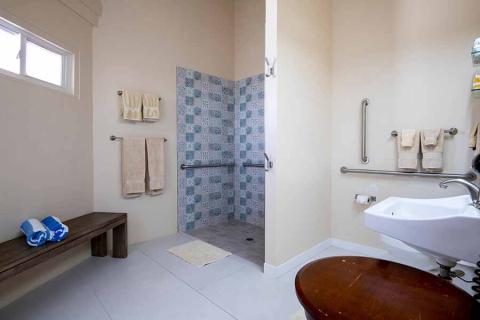 This image shows a well-equipped, spacious bathroom