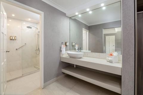 This image shows a modern bathroom
