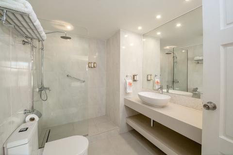 The image shows a modern bathroom