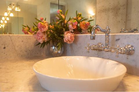 The image shows a modern bathroom sink setup